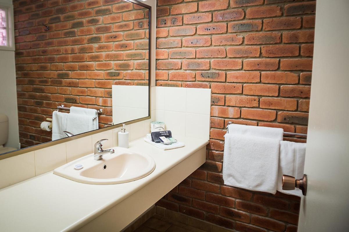 Australian Settlers Motor Inn Swan Hill Esterno foto