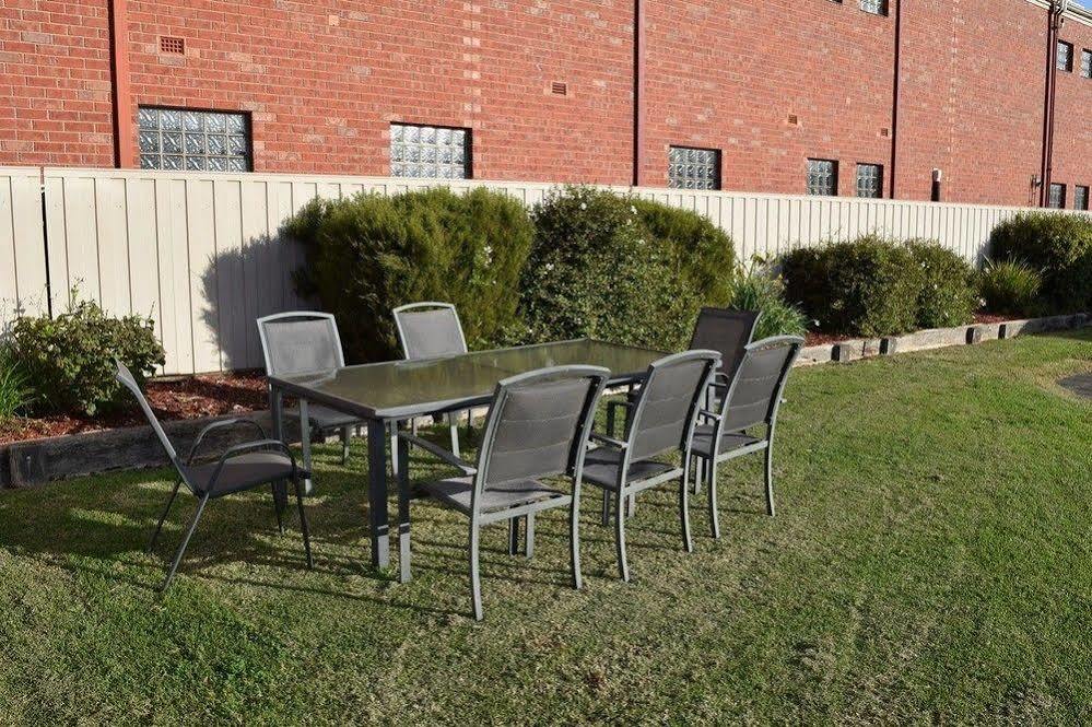 Australian Settlers Motor Inn Swan Hill Esterno foto